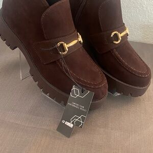 Elegant Brown Ankle Boots with Gold Detail